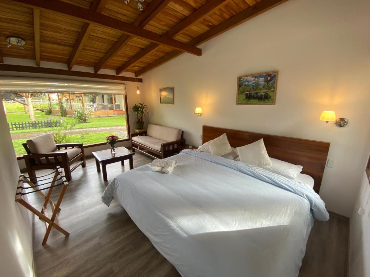 Hosteria Papagayo Cotopaxi Machachi Buitenkant foto
